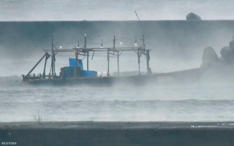 Hatalmas hóvihar  van Japánban, járatokat töröltek