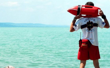 Ön tudja, mit kell tennie, ha fuldoklót lát?