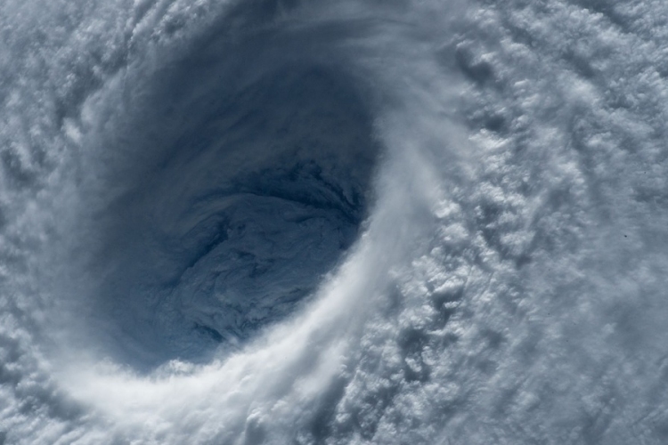 Emelkedett a Florence trópusi vihar halálos áldozatainak száma, tornádók Észak-Karolinában 
