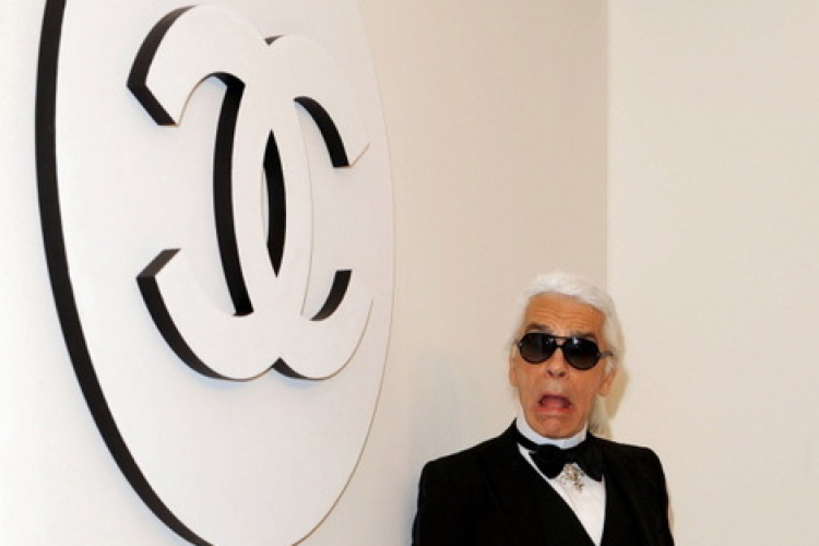 Feljelentették Karl Lagerfeldet a telt nőkre tett kijelentései miatt