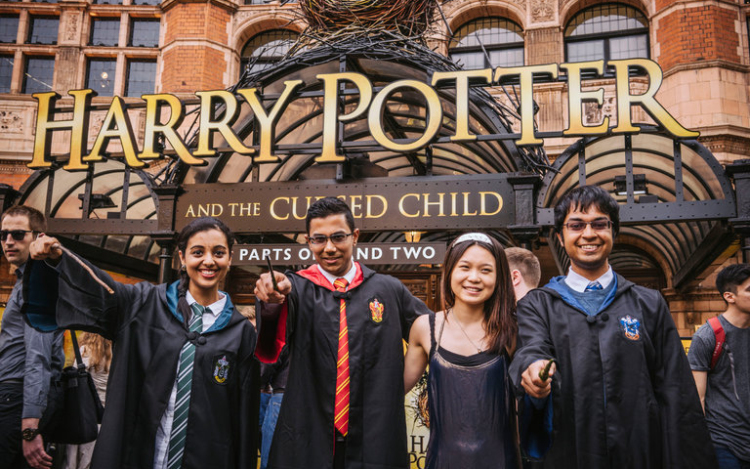 Több mint nyolcezer fontért árulnak jegyeket a Harry Potter-színdarabra Londonban