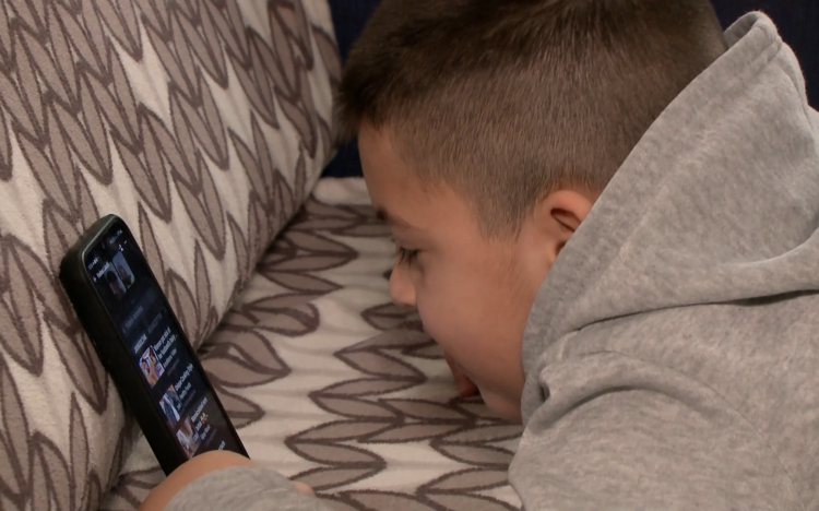 A nagymama neveli beteg unokáját, segítséget kérnek