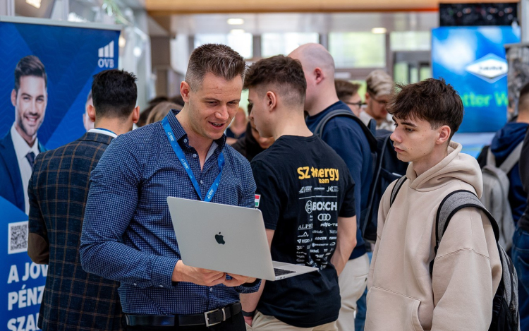 Felkészítés is tartozott az idei állásbörzéhez