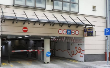 Szerdától csak a bérletesek használhatják a Jókai parkolóházat