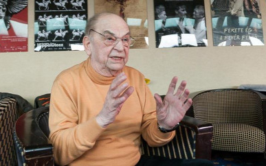 Bodrogi Gyula Páger Antal-színészdíjat vehet át