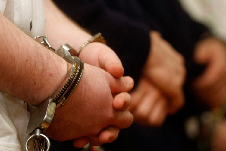 345 nyugdíjastól csaltak ki több milliót, vádat emeltek ellenük