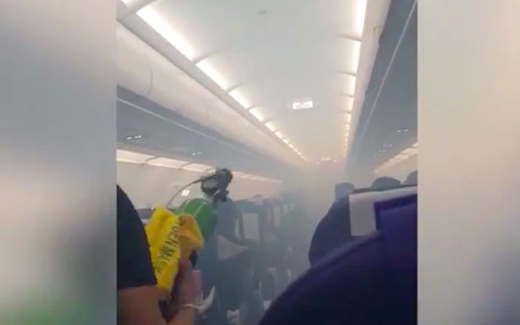 Füst keletkezett a repülőgépen 