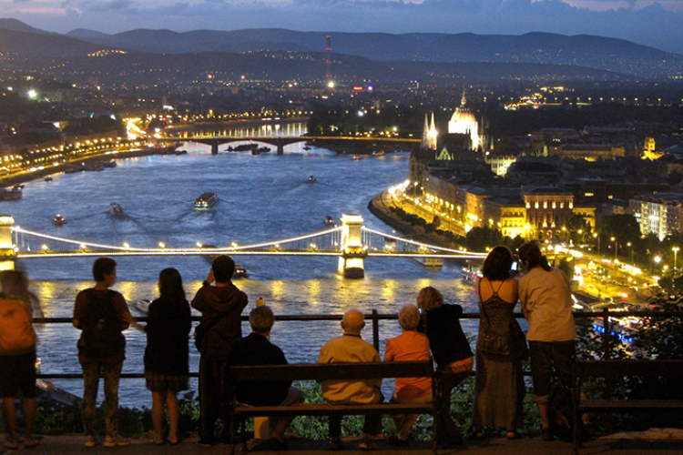Koronavírus: Még ősz előtt beindulhat a belföldi turizmus