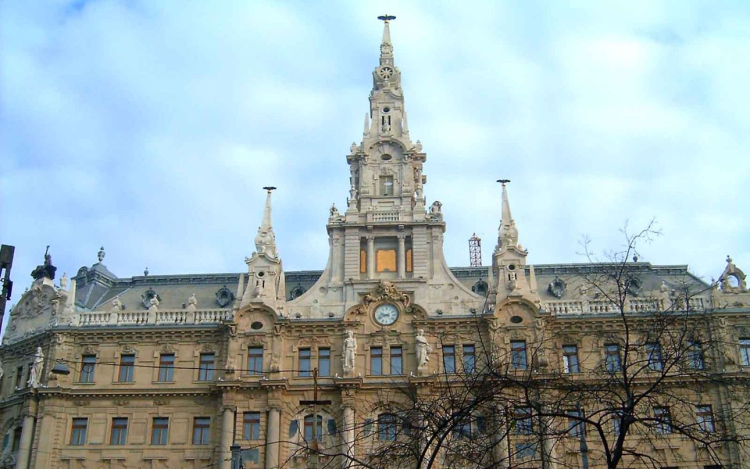 Két budapesti luxusszállodát is eladtak