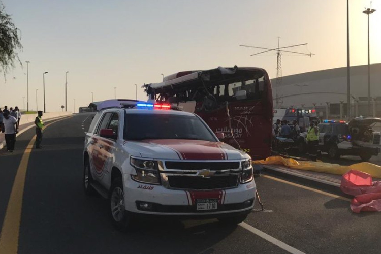 Súlyos buszbaleset történt Dubajban, legalább 17 halott