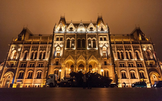 Ma állítják fel a 20 méter magas Ország Karácsonyfáját