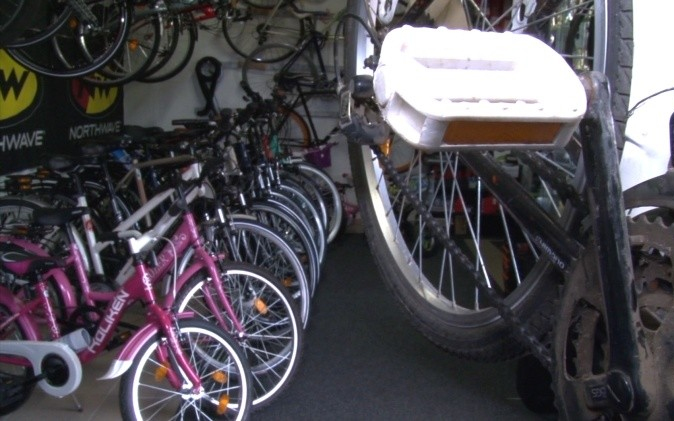 Folytatódik a kerékpárok megjelölése Győrben