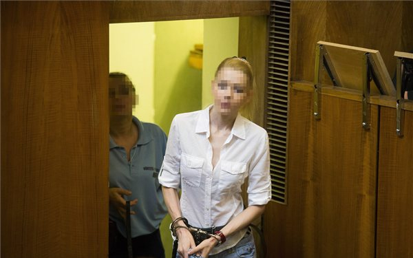 Megkezdődött a halálos közlekedési baleset okozásával vádolt szlovák nő büntetőpere