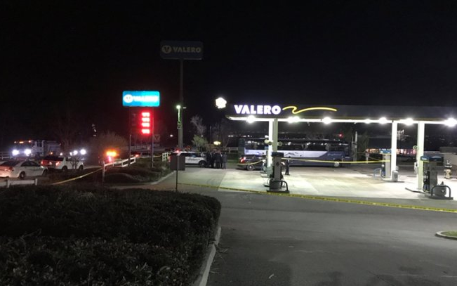 Lövöldözött egy utas a buszon Kaliforniában, többen megsérültek 