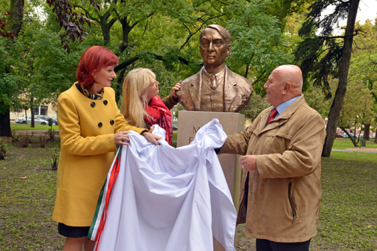 Ifjúsági íróink szobrai a Batthyány parkban