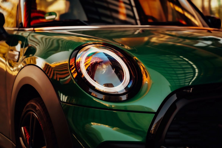 Ezért fontos felkapcsolni a tompított fényszórót