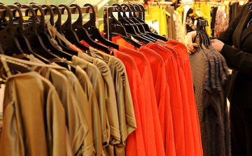 Tinédzser lányok loptak ruhákat Győrben