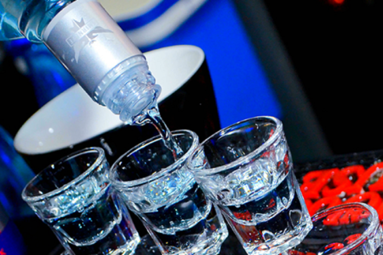 Belehalt a vodkás versenybe