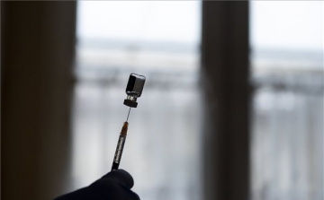 Hamarosan elérhető lesz az omikronra szabott vakcina Németországban
