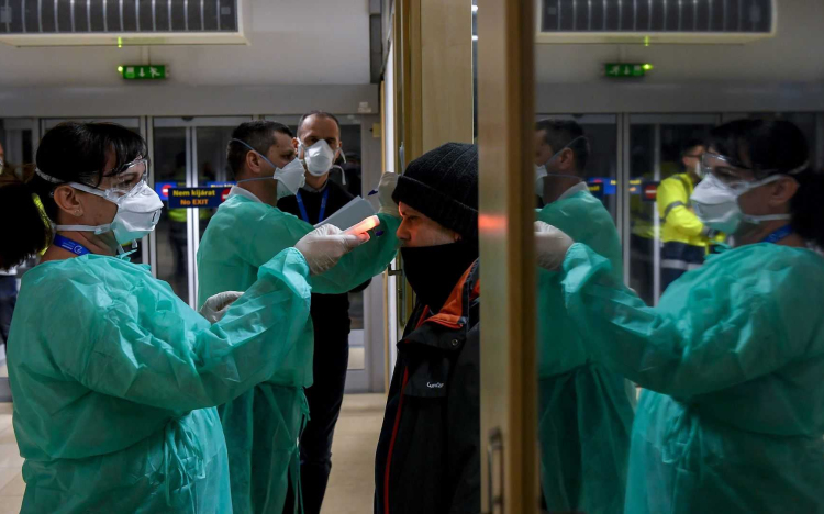 Koronavírus: Elhagyhatta a bécsi kórházat a magyar nő, akit fertőzés gyanújával kezeltek