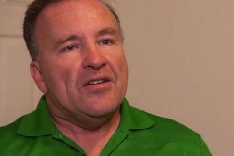 A show kedvéért, meg egy rakás pénzért vágatja ki a golyóját