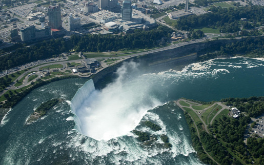 Belezuhant a Niagara-vízesésbe egy férfi