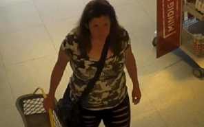 Lopás miatt keresi a rendőrség a képen látható nőt.