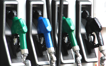 Csökkent a benzin, emelkedett a gázolaj ára