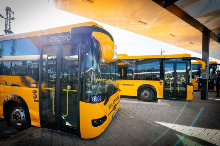 Lázár ledobta az atombombát, Pintér választ követel Dézsitől