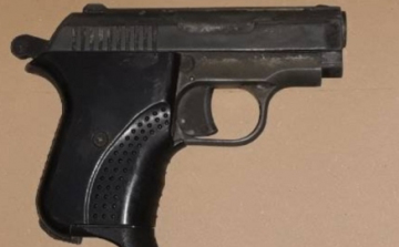 Gázpisztolyt nyitott a biciklisre