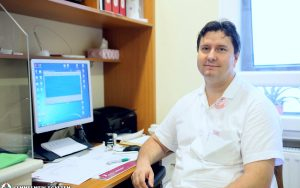 Felfázás: a tőzegáfonya csökkenti, a cukros italok fokozhatják a tüneteket