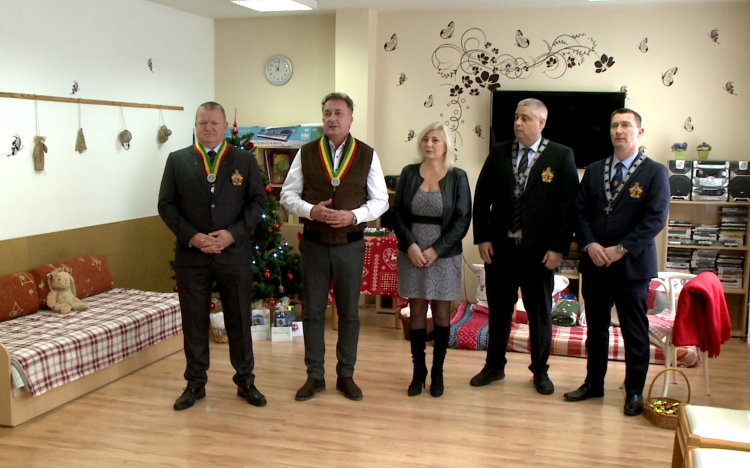 Közös jótékonysági adományátadás