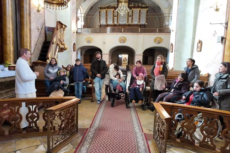 Lassulni tanítanak a „kacifántosok”