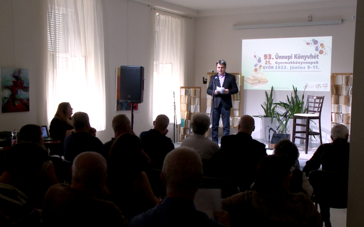 Megnyílt az Ünnepi Könyvhét Győrben