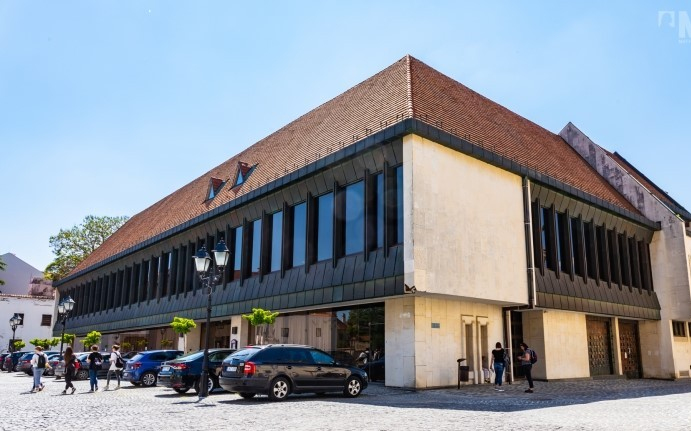 Keresik a vállalkozót a győri MCC központ felújításához