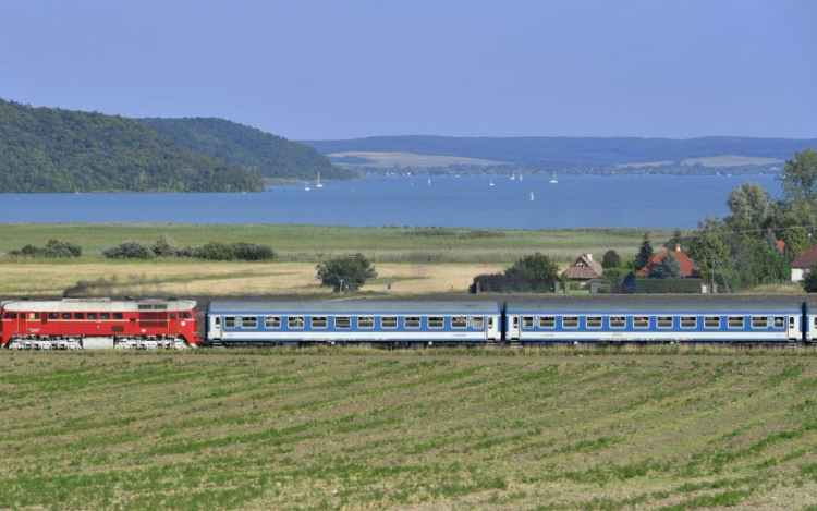 Az észak-balatoni vonalon is késnek a vonatok