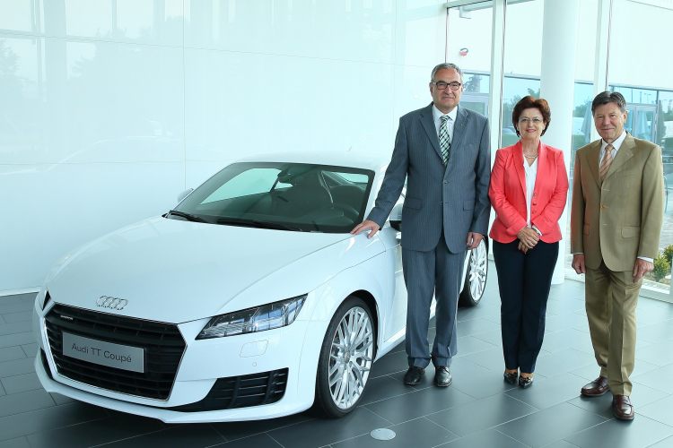 Az Akadémia és az MTA SZTAKI képviselői az Audi Hungariánál