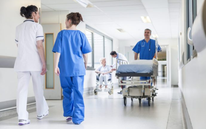 Németországban már az orvosokat sem hagyják békén a migránsok 