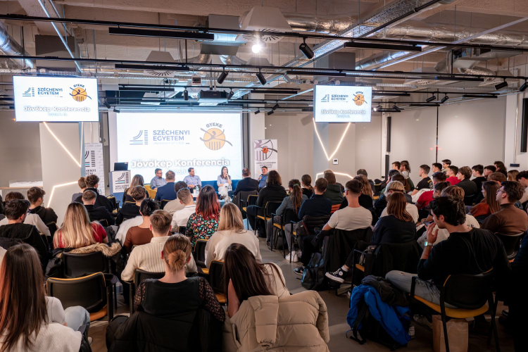 A jövő útjait mutatta be a Széchenyi-egyetem