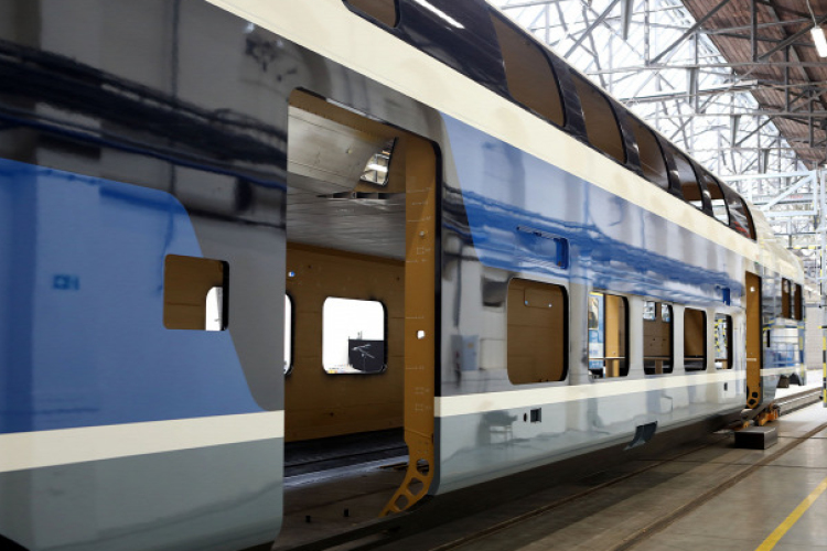 Márciusban útnak indul az első emeletes vonat
