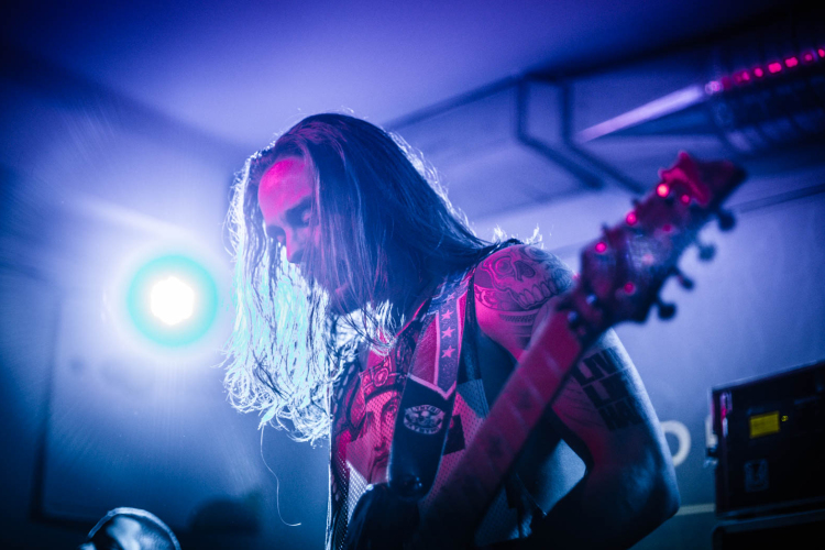 Leander Rising, Blind Myself, Apey & the Pea koncert