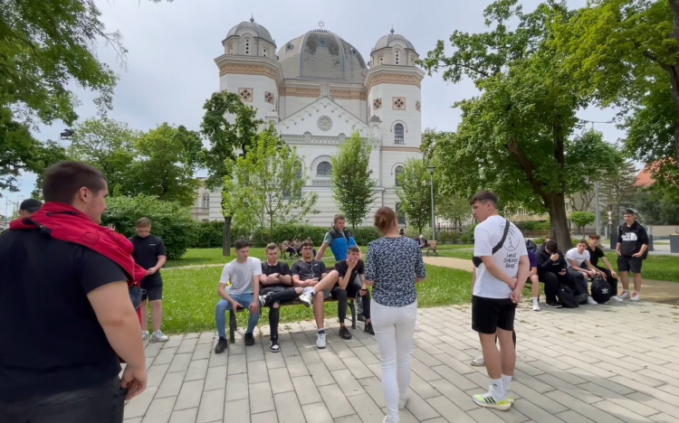 Sétával emlékeztek meg az áldozatokról