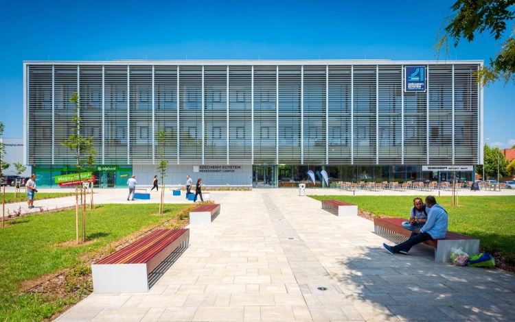 Több, mint 3200 gólya kezdi meg tanulmányait Győrben