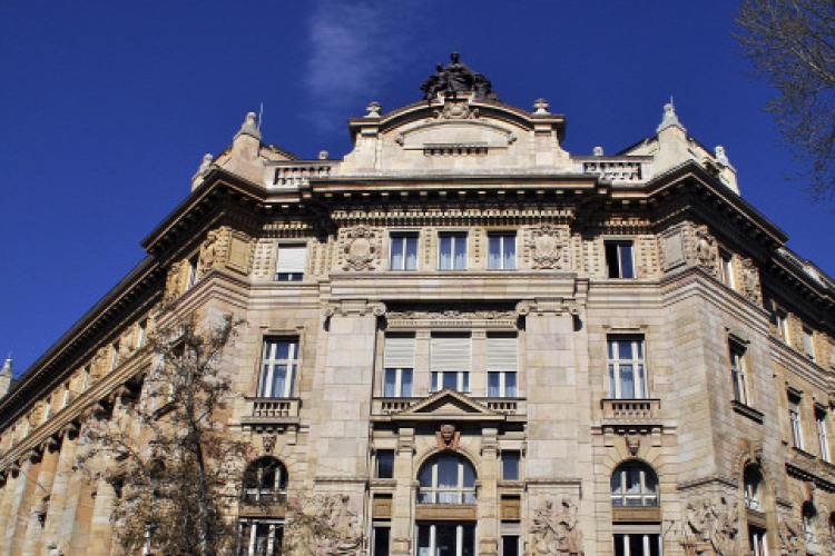 Jönnek az új kétezer és tízezer forintos emlékérmék