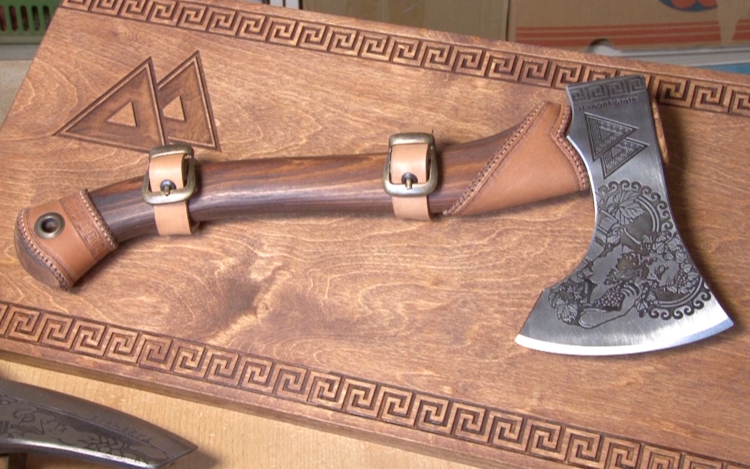 Viking balta is készül a győri műhelyben