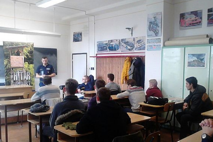 Győri iskolában népszerűsítették a rendőri munkát 