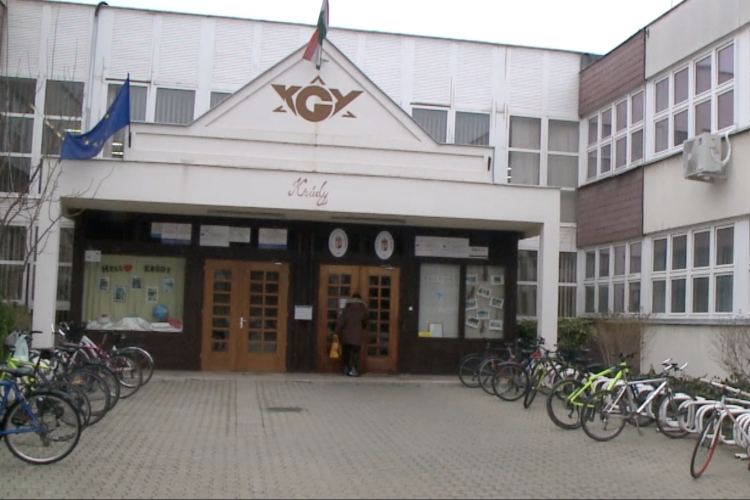 Így oldják meg a karanténos diákok oktatását