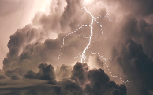 Felhőszakadásra, heves zivatarra figyelmeztetnek a meteorológusok