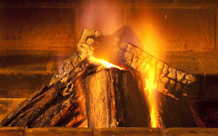 Tüzet raktak a románok az M7-es sztráda mellett, mert fáztak