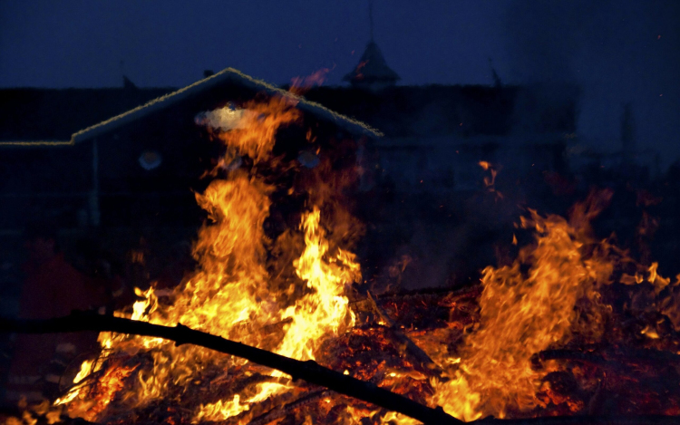 Megyei tűzkárok: családi ház, autó égett porrá, galambok vesztek oda